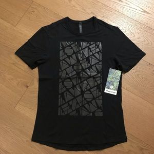 Lululemon SeaWheeze Reflective 5 Year Basic T - small